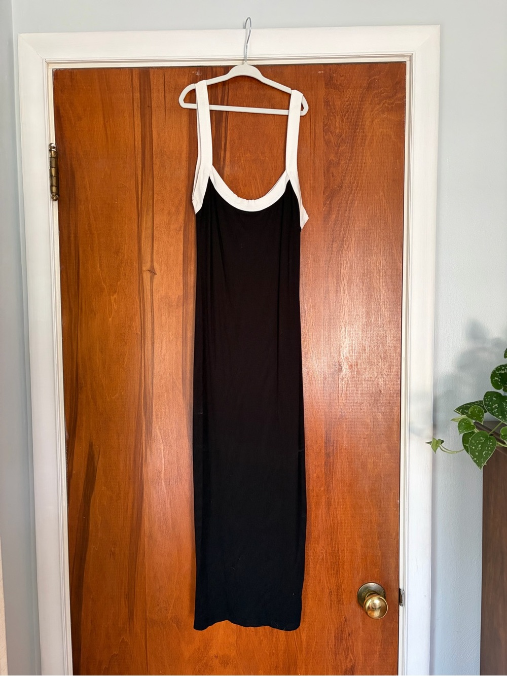 Black and White Sleeveless Bodycon Midi Dress